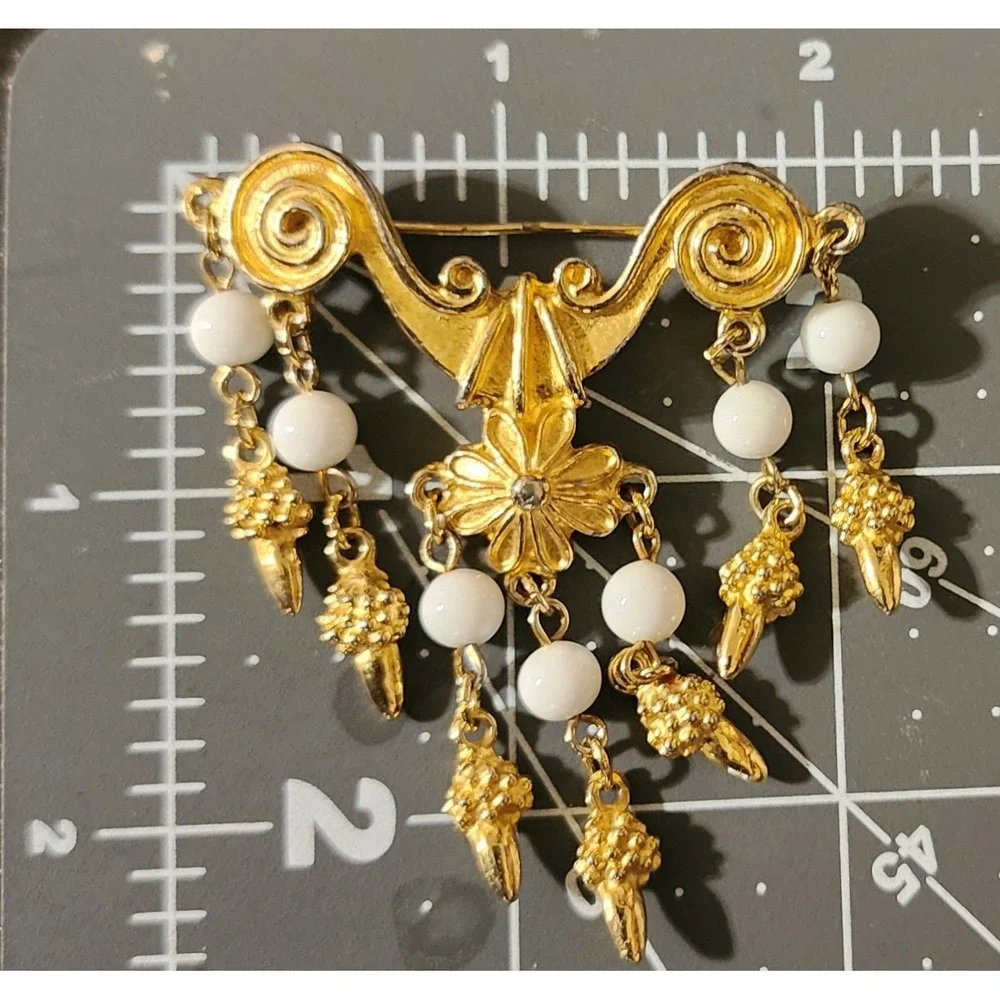 Vintage Etruscan Revival Gold Tone Milk Glass Dangle Brooch Floral Tassel - Picture 6 of 6